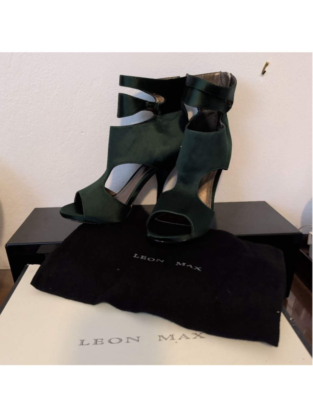 Leon Max green satin heels, stiletto heel, peep toe, size 9.5